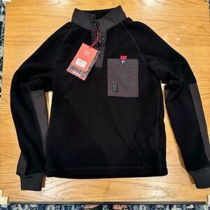 NWT Topo Designs Women’s Mountain Fleece Black/Red Size Small